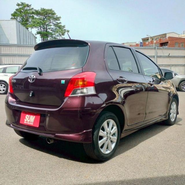 2010年 豐田 YARIS 紫 1.5 後霧燈/方向盤快控鍵/倒車雷達/電動後視鏡/後視鏡指示燈/頭燈水平調整  第16張相片