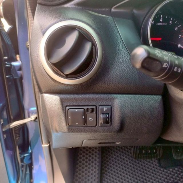 2014年 日產 LIVINA 藍 1.6~液晶螢幕/倒車雷達/後座分離傾倒/衛星導航/行李架  第4張相片
