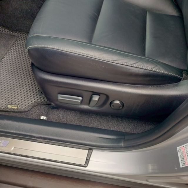 2016年 豐田 RAV4 銀 2.5 油電版 全景天窗/4.2吋大螢幕/電動尾門/HUD抬頭顯示器/車道變換輔助系統  第5張相片