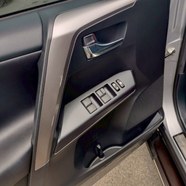 2016年 豐田 RAV4 銀 2.5 油電版 全景天窗/4.2吋大螢幕/電動尾門/HUD抬頭顯示器/車道變換輔助系統  第6張相片
