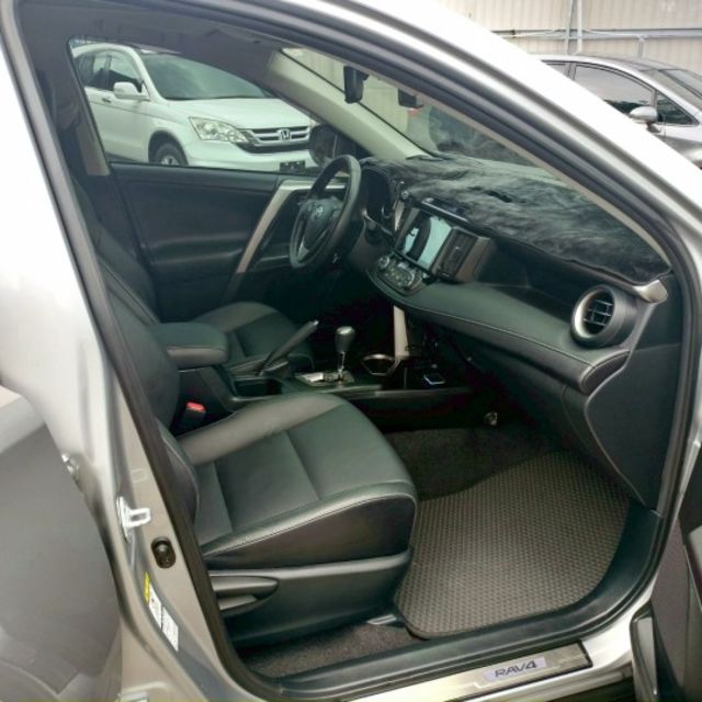 2016年 豐田 RAV4 銀 2.5 油電版 全景天窗/4.2吋大螢幕/電動尾門/HUD抬頭顯示器/車道變換輔助系統  第9張相片