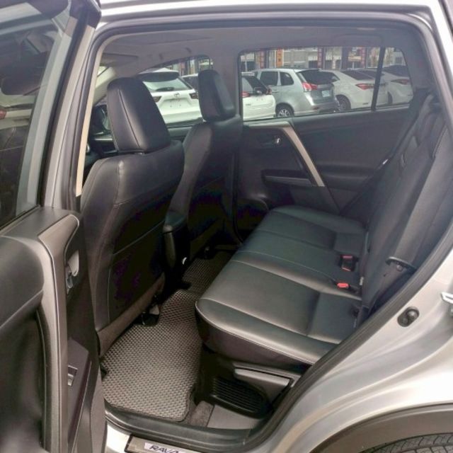 2016年 豐田 RAV4 銀 2.5 油電版 全景天窗/4.2吋大螢幕/電動尾門/HUD抬頭顯示器/車道變換輔助系統  第10張相片