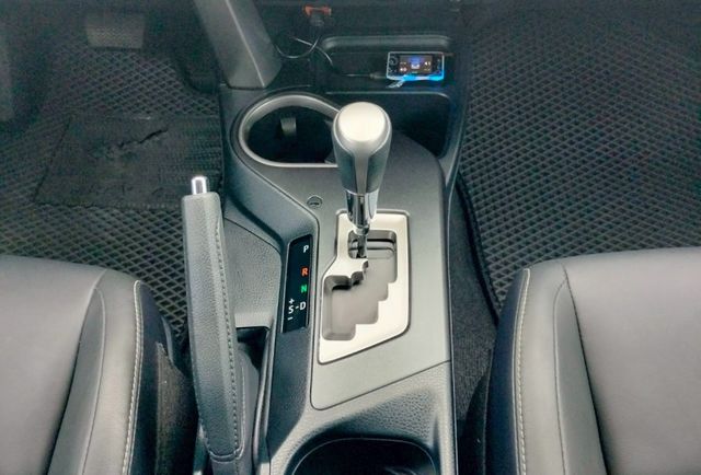 2016年 豐田 RAV4 銀 2.5 油電版 全景天窗/4.2吋大螢幕/電動尾門/HUD抬頭顯示器/車道變換輔助系統  第15張相片
