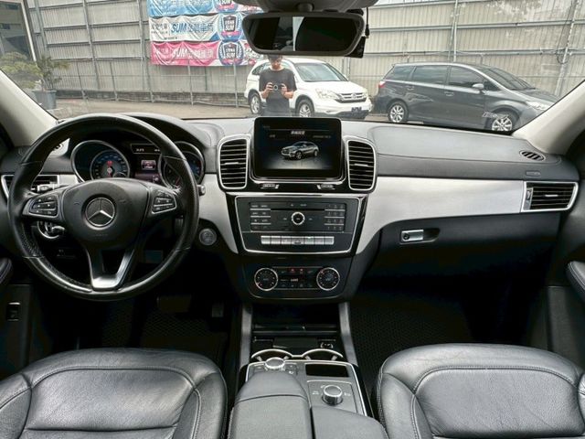 2016 賓士 GLE Coupe GLE350d 4MATIC全景天窗/360環景/雙前座跑車座椅/電動尾門/換檔撥片  第2張相片