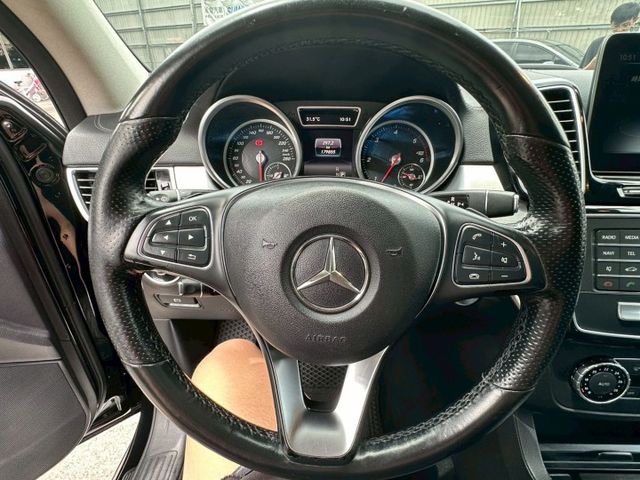 2016 賓士 GLE Coupe GLE350d 4MATIC全景天窗/360環景/雙前座跑車座椅/電動尾門/換檔撥片  第5張相片