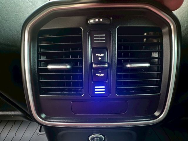 2016年 保時捷 Macan Turbo3.6黑紅內裝/雙前座跑車座椅/BOSE音響/換檔撥片/雙區恆溫空調/電動尾門  第5張相片