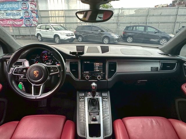 2016年 保時捷 Macan Turbo3.6黑紅內裝/雙前座跑車座椅/BOSE音響/換檔撥片/雙區恆溫空調/電動尾門  第7張相片