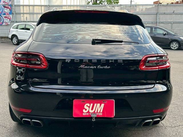 2016年 保時捷 Macan Turbo3.6黑紅內裝/雙前座跑車座椅/BOSE音響/換檔撥片/雙區恆溫空調/電動尾門  第13張相片