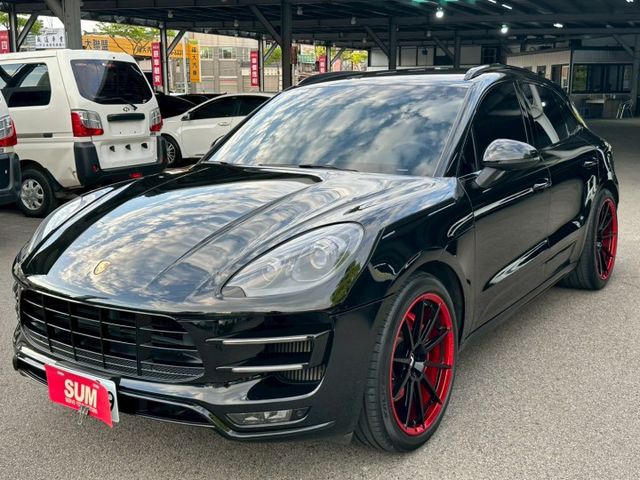 2016年 保時捷 Macan Turbo3.6黑紅內裝/雙前座跑車座椅/BOSE音響/換檔撥片/雙區恆溫空調/電動尾門  第16張相片