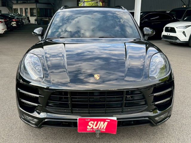 2016年 保時捷 Macan Turbo3.6黑紅內裝/雙前座跑車座椅/BOSE音響/換檔撥片/雙區恆溫空調/電動尾門  第17張相片