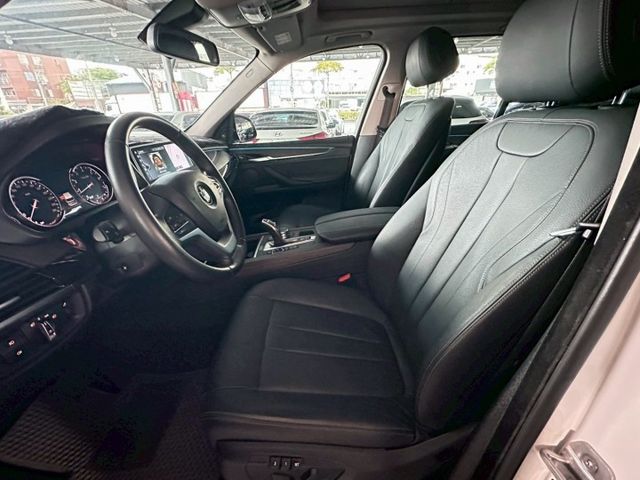 2017 BMW X5 xDrive35i 白 4WD/HK音響/環景影像系統/全景天窗/車道偏離警示/車道變換輔助  第3張相片