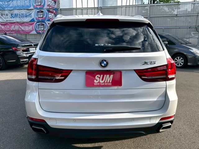 2017 BMW X5 xDrive35i 白 4WD/HK音響/環景影像系統/全景天窗/車道偏離警示/車道變換輔助  第10張相片