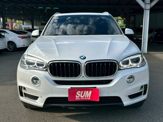 2017 BMW X5 xDrive35i 白 4WD/HK音響/環景影像系統/全景天窗/車道偏離警示/車道變換輔助  第18張相片