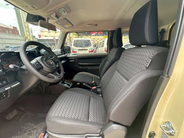 2025年 Suzuki Jimny 1.5 GLX 米黑色/全新車/直柵式水箱+外方框式LED燈組/頭燈清洗器  第3張相片
