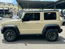 2025年 Suzuki Jimny 1.5 GLX 米黑色/全新車/直柵式水箱+外方框式LED燈組/頭燈清洗器  第4張縮圖
