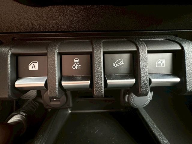 2025年 Suzuki Jimny 1.5 GLX 米黑色/全新車/直柵式水箱+外方框式LED燈組/頭燈清洗器  第8張相片
