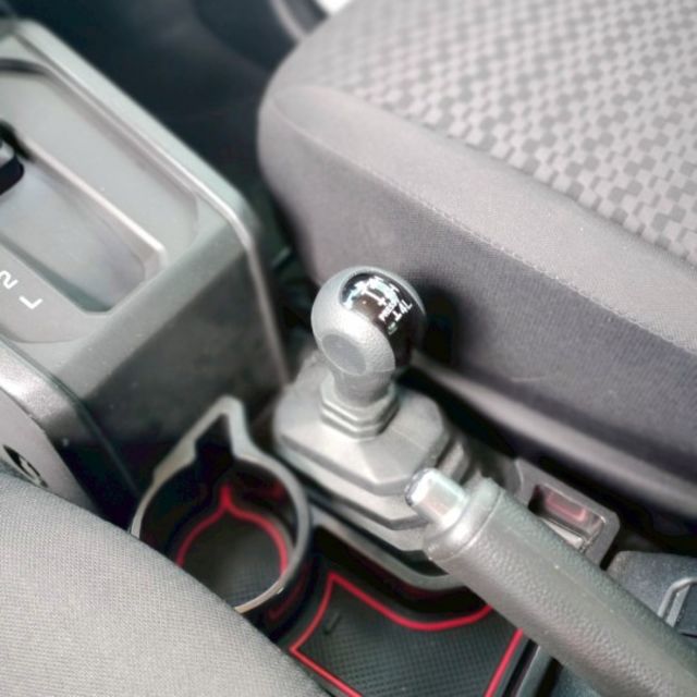 2021年 Suzuki Jimny 1.5 白/空力套件/側踏板/車道偏離警示系統/方向盤快控鍵/恆溫空調/定速巡航  第6張相片