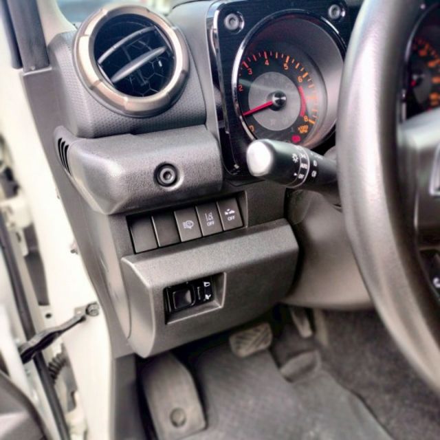 2021年 Suzuki Jimny 1.5 白/空力套件/側踏板/車道偏離警示系統/方向盤快控鍵/恆溫空調/定速巡航  第7張相片