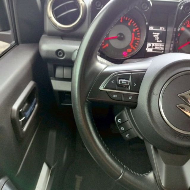2021年 Suzuki Jimny 1.5 白/空力套件/側踏板/車道偏離警示系統/方向盤快控鍵/恆溫空調/定速巡航  第10張相片