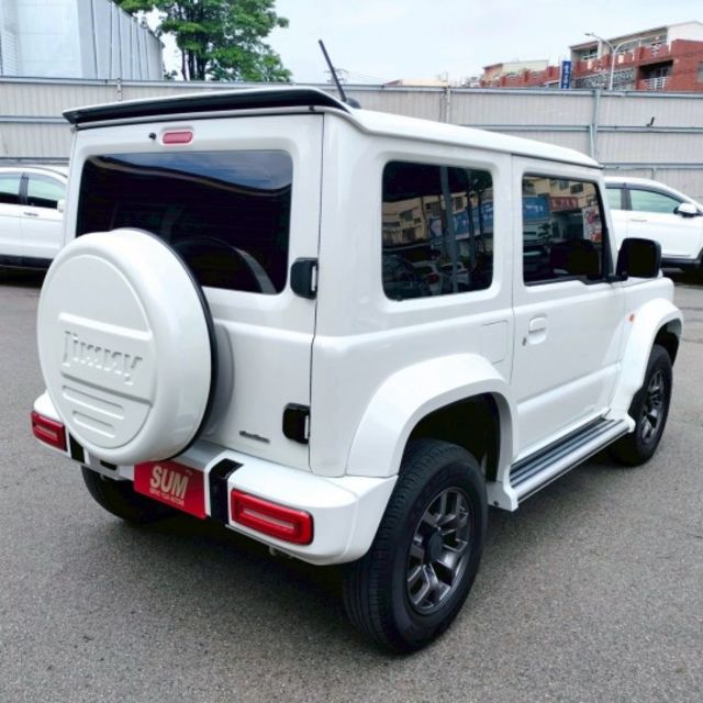 2021年 Suzuki Jimny 1.5 白/空力套件/側踏板/車道偏離警示系統/方向盤快控鍵/恆溫空調/定速巡航  第11張相片