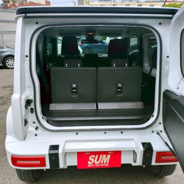 2021年 Suzuki Jimny 1.5 白/空力套件/側踏板/車道偏離警示系統/方向盤快控鍵/恆溫空調/定速巡航  第15張相片