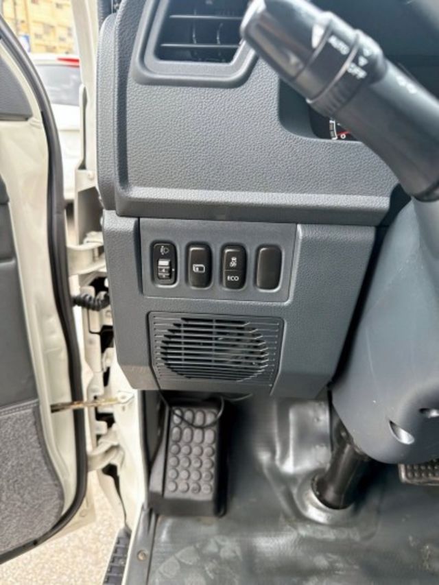 2020年 三菱 DELICA 2.4 白 貨車式 昇降機/方向盤快控鍵/光感應頭燈/頭燈水平調整/前霧燈/後霧燈  第2張相片