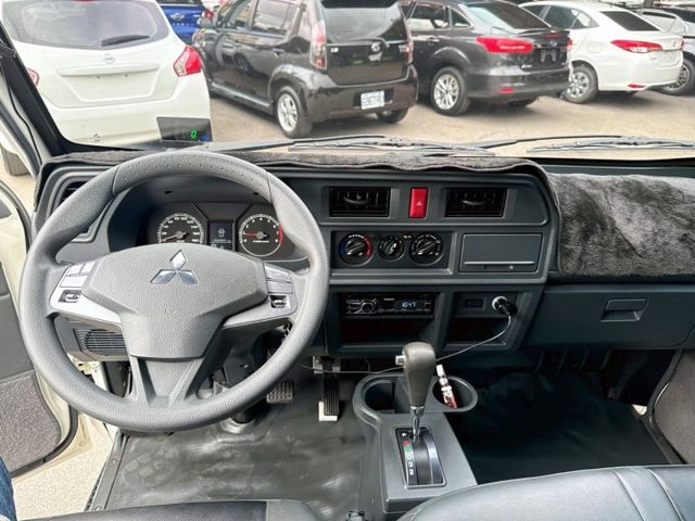 2020年 三菱 DELICA 2.4 白 貨車式 昇降機/方向盤快控鍵/光感應頭燈/頭燈水平調整/前霧燈/後霧燈  第4張相片