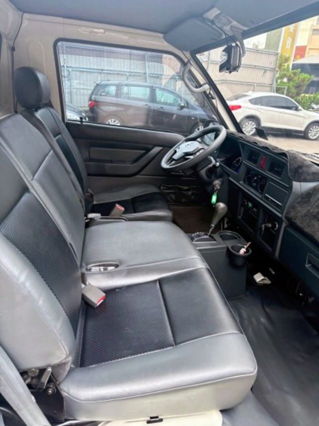 2020年 三菱 DELICA 2.4 白 貨車式 昇降機/方向盤快控鍵/光感應頭燈/頭燈水平調整/前霧燈/後霧燈  第6張相片