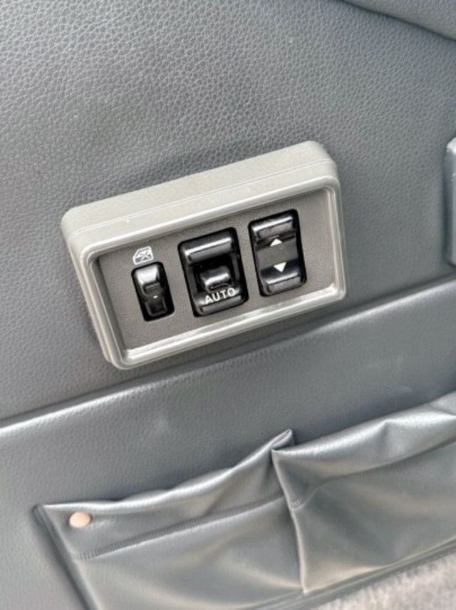2020年 三菱 DELICA 2.4 白 貨車式 昇降機/方向盤快控鍵/光感應頭燈/頭燈水平調整/前霧燈/後霧燈  第8張相片