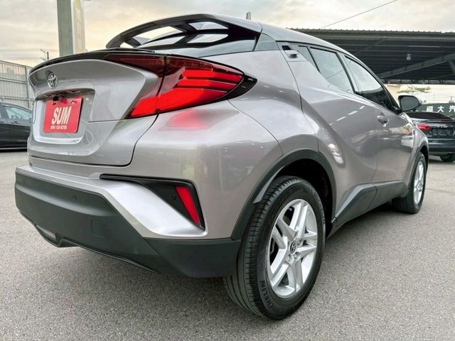 2020年 豐田 C-HR 銀 1.2 環景系統/中控螢幕/雙區恆溫空調/摸門解鎖/盲點偵測/LED日行燈/感應式雨刷  第13張相片