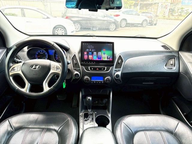 2013年 現代 IX35白 2.4 車頂行李架/中控螢幕/衛星導航/方向盤快控鍵/電動後視鏡/後視鏡指示燈/光感應頭燈  第2張相片