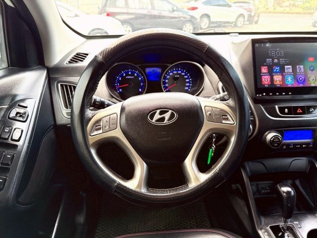 2013年 現代 IX35白 2.4 車頂行李架/中控螢幕/衛星導航/方向盤快控鍵/電動後視鏡/後視鏡指示燈/光感應頭燈  第18張相片