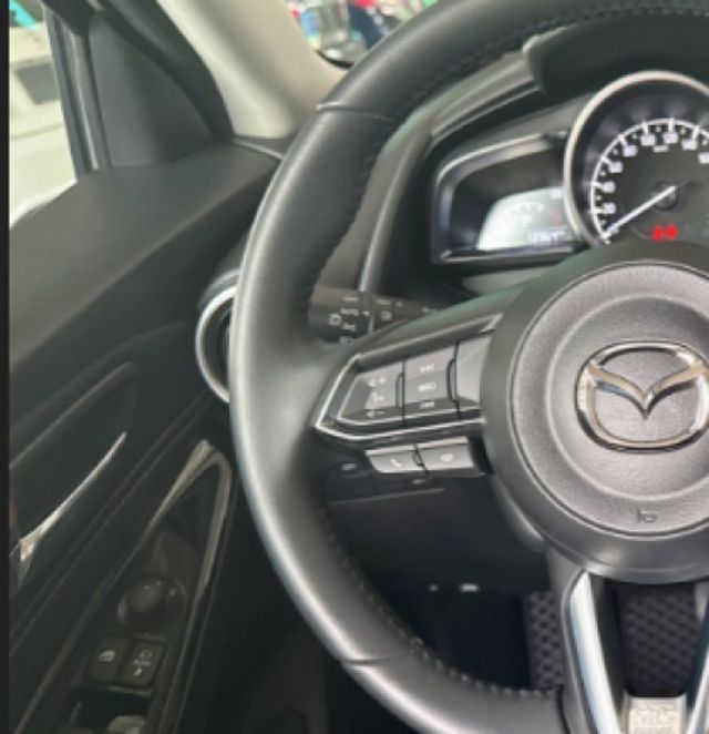 2023年 馬自達 MAZDA2 白1.5中控螢幕/倒車顯影/感應式雨刷/I-KEY/抬頭顯示器/行車紀錄器/電動後視鏡  第7張相片