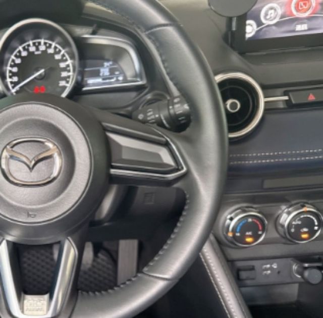 2023年 馬自達 MAZDA2 白1.5中控螢幕/倒車顯影/感應式雨刷/I-KEY/抬頭顯示器/行車紀錄器/電動後視鏡  第8張相片