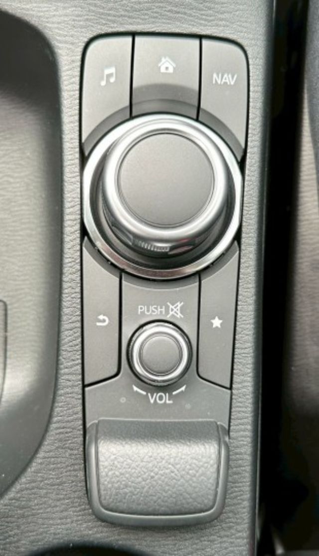 2023年 馬自達 MAZDA2 白1.5中控螢幕/倒車顯影/感應式雨刷/I-KEY/抬頭顯示器/行車紀錄器/電動後視鏡  第10張相片