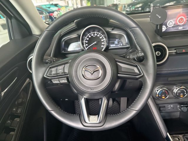 2023年 馬自達 MAZDA2 白1.5中控螢幕/倒車顯影/感應式雨刷/I-KEY/抬頭顯示器/行車紀錄器/電動後視鏡  第15張相片