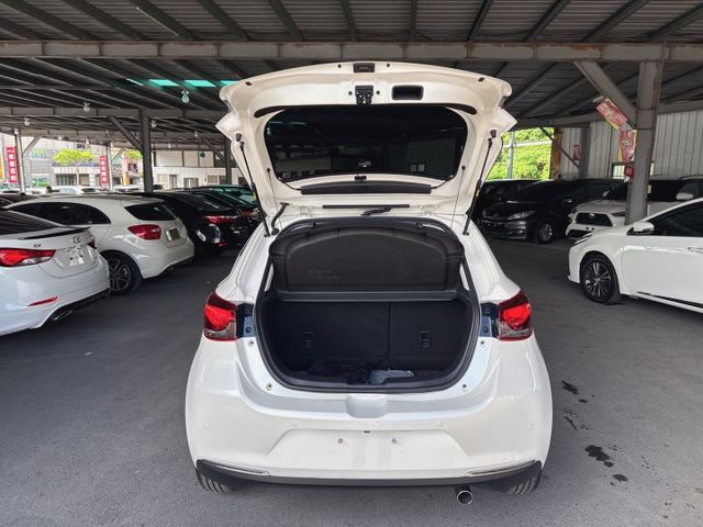 2023年 馬自達 MAZDA2 白1.5中控螢幕/倒車顯影/感應式雨刷/I-KEY/抬頭顯示器/行車紀錄器/電動後視鏡  第16張相片