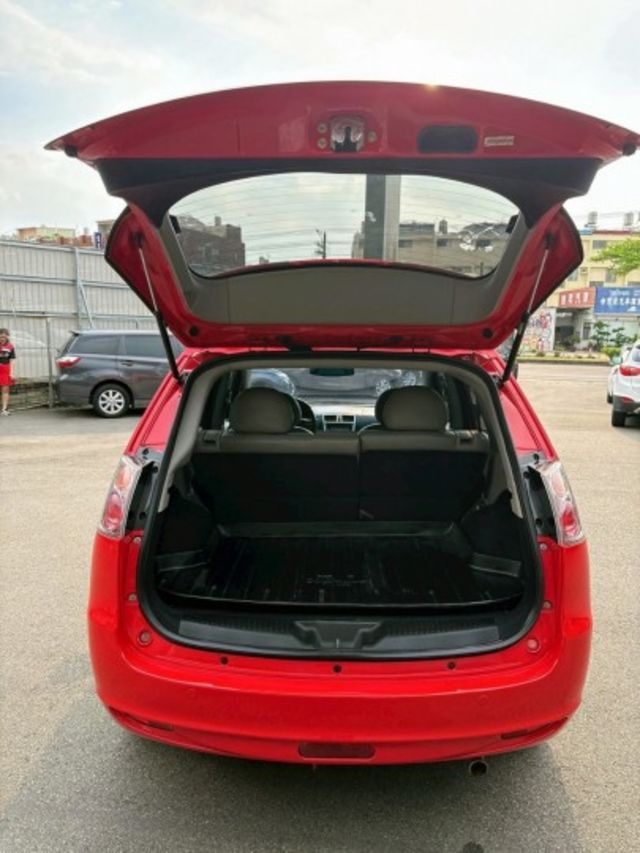 2011年三菱 可魯多 紅 1.6 中控螢幕/倒車雷達/車前雷達/電動後視鏡/後視鏡指示燈/抬頭顯示器/頭燈水平調整  第7張相片