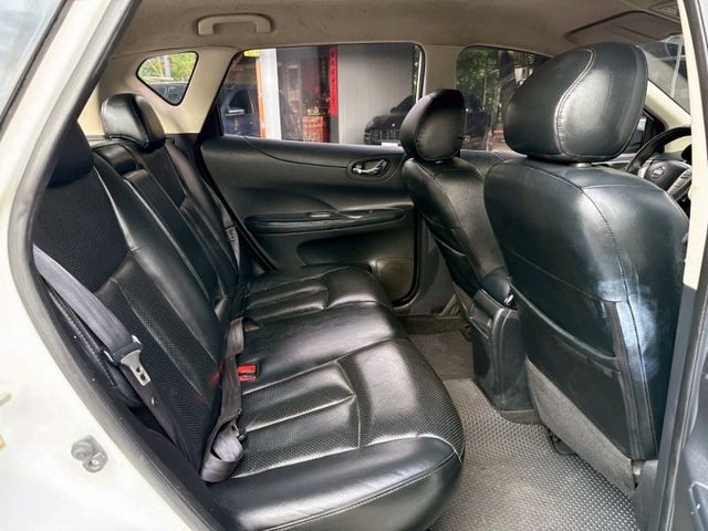 2013年 日產 TIIDA 白 1.6 恆溫空調/摸門解鎖/I-KEY/方向盤快控鍵/光感應頭燈/倒車雷達/前霧燈  第4張相片