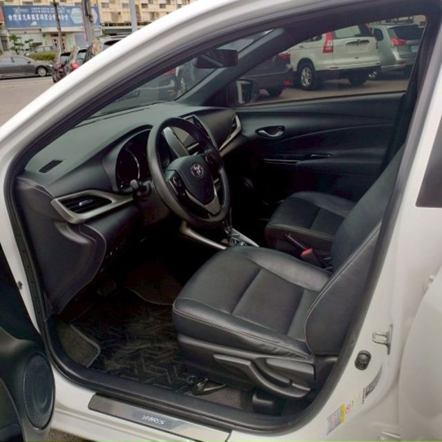 2023年 豐田 YARIS 白 1.5 中控螢幕/電動後視鏡/後視鏡指示燈/藍芽行動通訊/倒車顯影/光感應頭燈  第3張相片