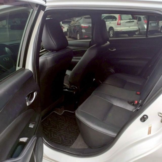 2023年 豐田 YARIS 白 1.5 中控螢幕/電動後視鏡/後視鏡指示燈/藍芽行動通訊/倒車顯影/光感應頭燈  第4張相片