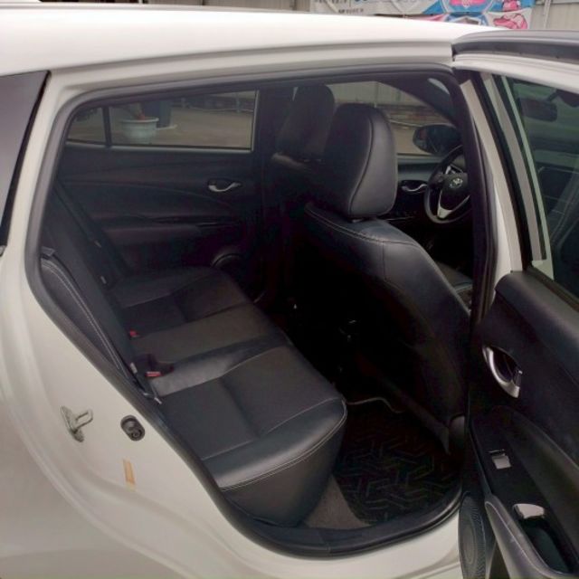 2023年 豐田 YARIS 白 1.5 中控螢幕/電動後視鏡/後視鏡指示燈/藍芽行動通訊/倒車顯影/光感應頭燈  第6張相片