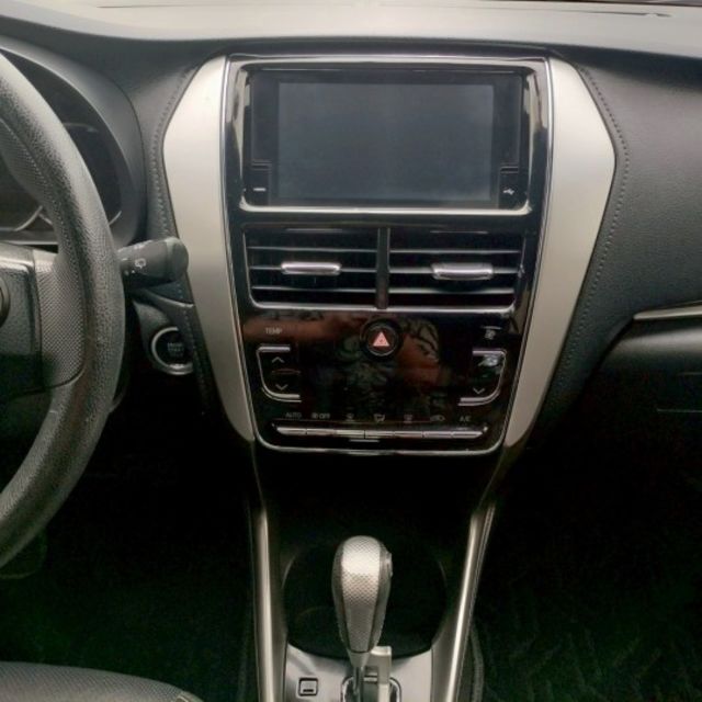 2023年 豐田 YARIS 白 1.5 中控螢幕/電動後視鏡/後視鏡指示燈/藍芽行動通訊/倒車顯影/光感應頭燈  第10張相片