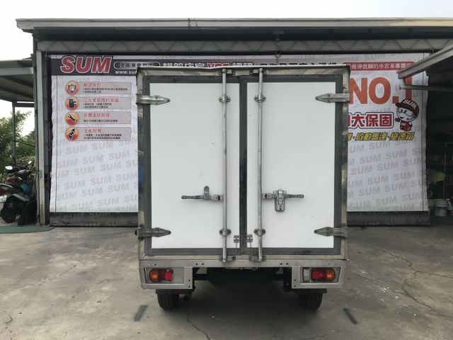 -1度 ~ -20度的冷凍廂車(溫度可微調)，確保新鮮直送。馬力大，油耗省。是您賺錢的好幫手  第4張相片