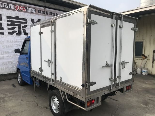 -1度 ~ -20度的冷凍廂車(溫度可微調)，確保新鮮直送。馬力大，油耗省。是您賺錢的好幫手  第6張相片