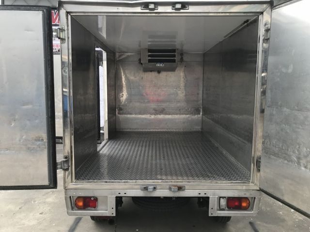 -1度 ~ -20度的冷凍廂車(溫度可微調)，確保新鮮直送。馬力大，油耗省。是您賺錢的好幫手  第13張相片