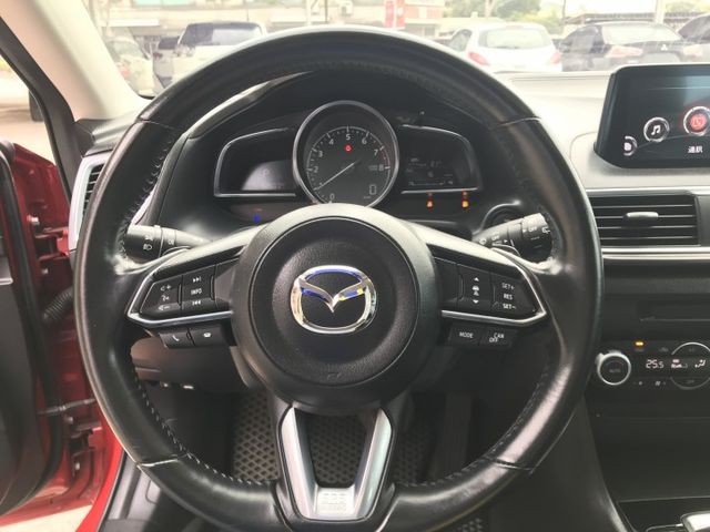 2018年 Mazda 馬三 旗艦型 原鈑件 原廠保養 ✔️賞車前請先電話預約  可可24小時都在線等待  第11張相片