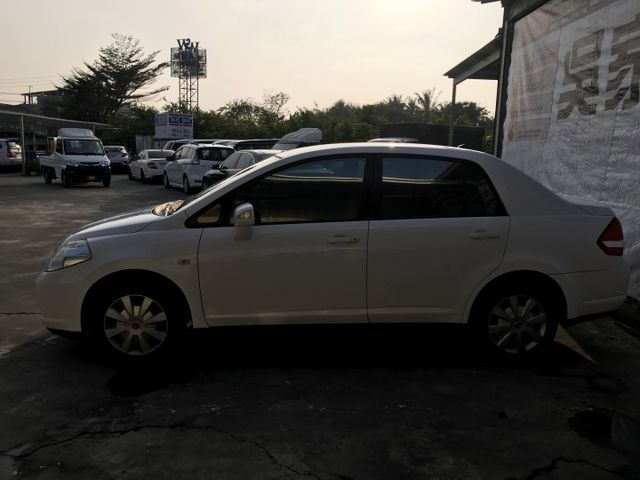 2015年 Nissan Tiida 豪華版 原鈑件 ✔️賞車前請先電話預約  可可24小時都在線等待  第7張相片