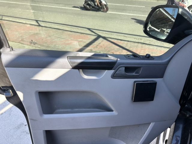 2014年 T5 加長型 九人座 ✔️賞車前請先電話預約  可可24小時都在線等待  第8張相片