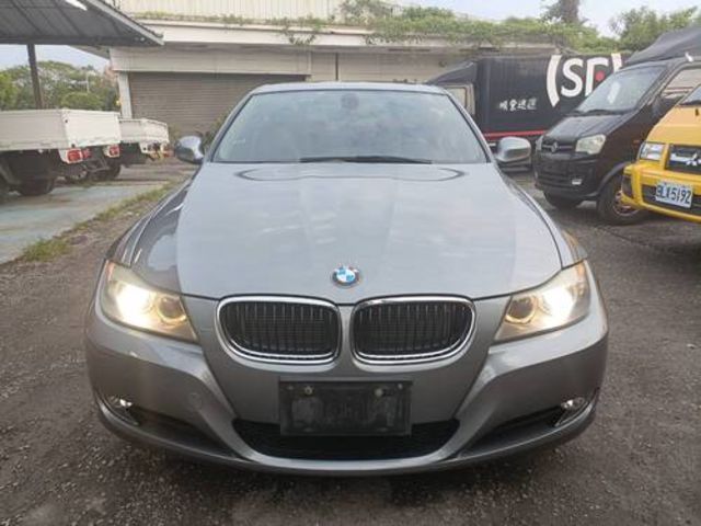 BMW寶馬 320I SEDAN ZA  第3張相片